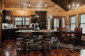 Fridge, microwave, oven, stovetop - Creek Nest Cabin | Hot Tub, Firepit & Lake Life (Broken Bow)