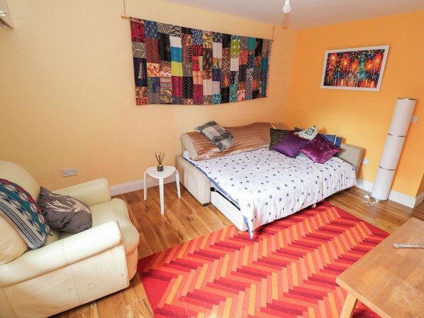 2 bedrooms, individually decorated, individually furnished, free WiFi