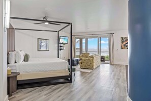 6 bedrooms, desk, iron/ironing board, WiFi