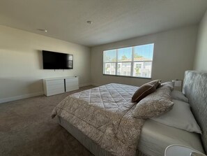 4 bedrooms, iron/ironing board, WiFi, bed sheets