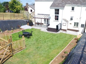 Outdoor dining - Littleham Court Manor (Bideford)