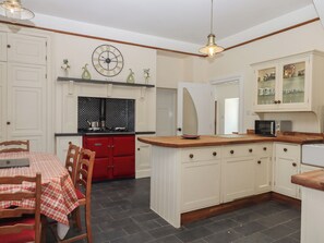 Dishwasher, cookware/dishes/utensils - Littleham Court Manor (Bideford)