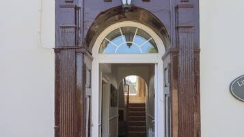 تفاصيل الفندق من الخارج