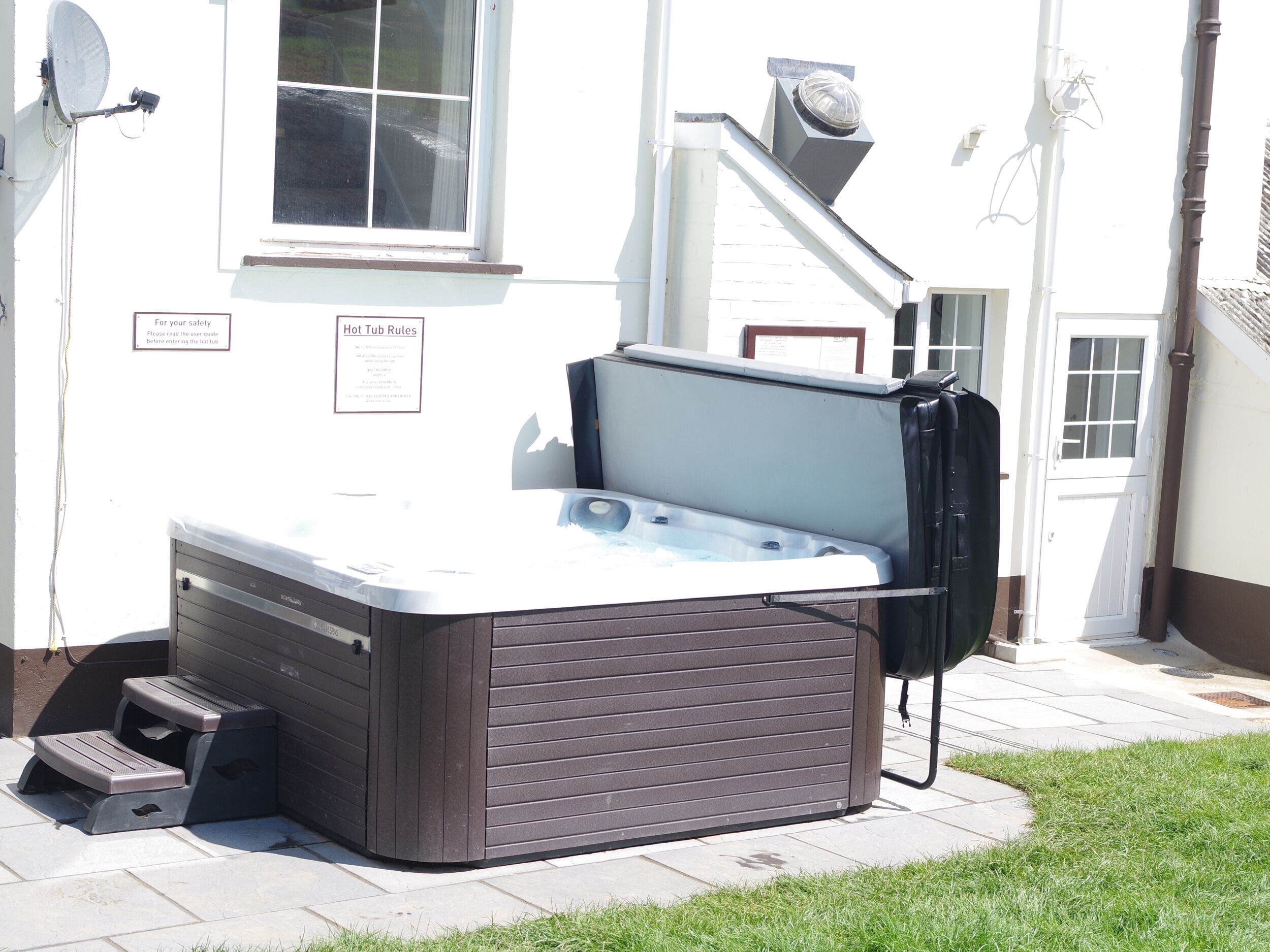 مغطس سبا خارجي