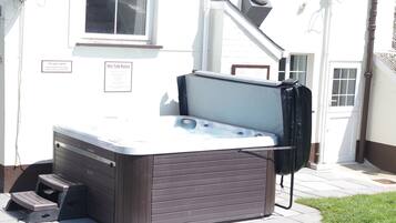 مغطس سبا خارجي