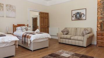 3 عدّة غرف نوم وبديكورات فريدة لكل غرفة وطراز فريد لكل وحدة