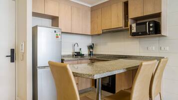 Coffee/tea maker, fridge, microwave, oven