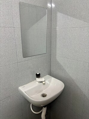 Dusj, bidé, håndklær og såpe