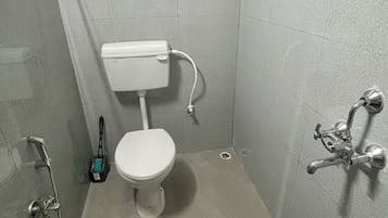 淋浴設備、坐浴桶、提供毛巾、番梘