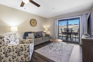 Condo, Multiple Beds, Balcony, Golf View (Fairway View) | Living area