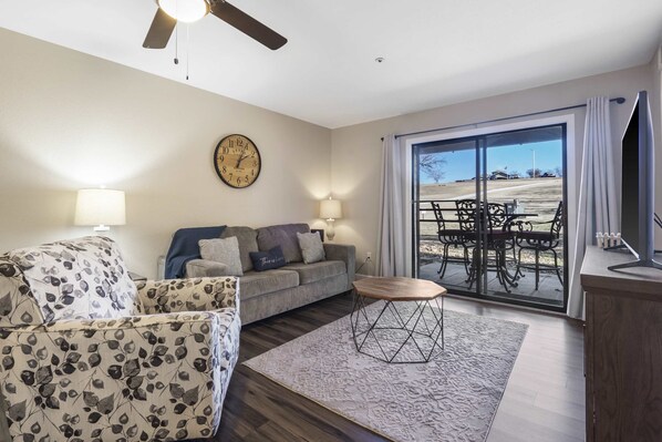 Condo, Multiple Beds, Balcony, Golf View (Fairway View) | Living area