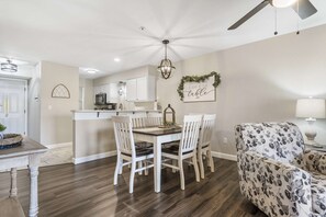 Dining - Fairway View Stay for 6! (Branson)