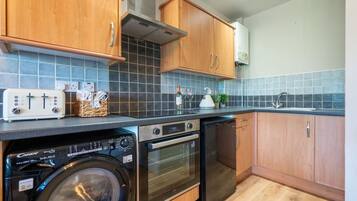 Fridge, microwave, oven, coffee/tea maker