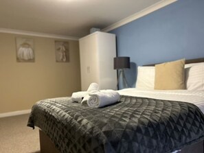 3 bedrooms, iron/ironing board, free WiFi