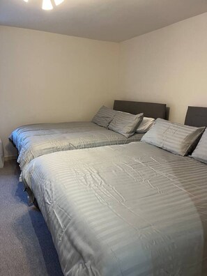 1 Schlafzimmer, Bügeleisen/Bügelbrett, kostenloses WLAN, Bettwäsche