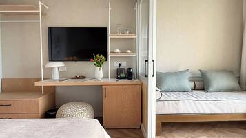 Minibar, in-room safe, free WiFi, bed sheets