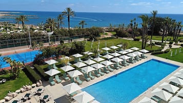 Indoor pool, 2 outdoor pools, pool umbrellas, pool loungers