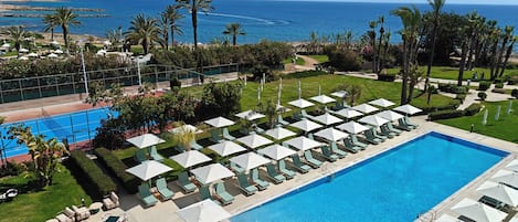Indoor pool, 2 outdoor pools, pool umbrellas, pool loungers