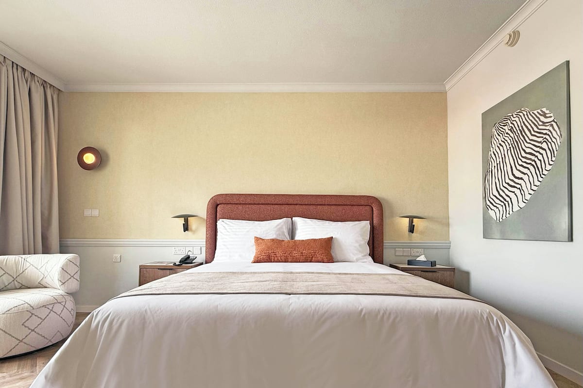 Minibar, in-room safe, free WiFi, bed sheets