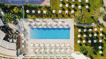 Indoor pool, 2 outdoor pools, pool umbrellas, pool loungers