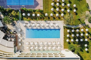 Indoor pool, 2 outdoor pools, pool umbrellas, sun loungers