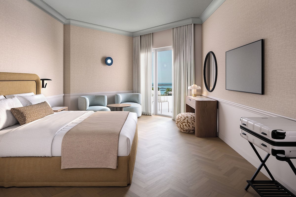 Minibar, brankas, Wi-Fi gratis, dan seprai linen