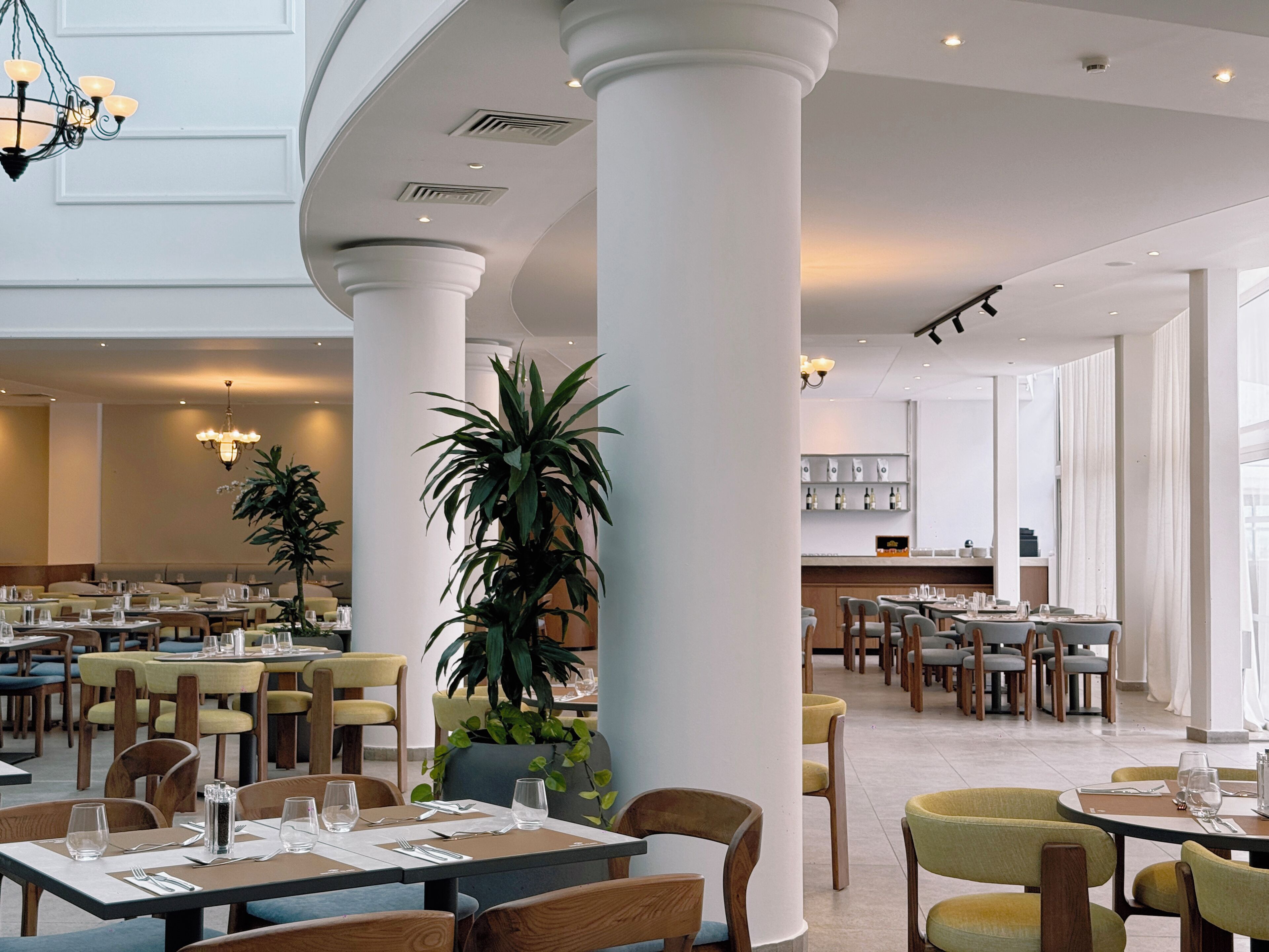 3 restaurantes; se sirve desayuno, almuerzo y cena