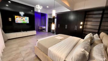 Luxury Penthouse, Oceanfront | Free WiFi
