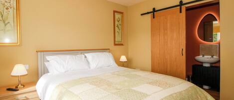 3 عدّة غرف نوم وبديكورات فريدة لكل غرفة وطراز فريد لكل وحدة