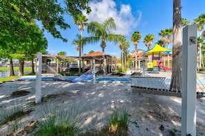 Property grounds - Spacious 7BR resort home w/ pool & spa (Kissimmee)