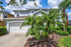 Exterior - Spacious 7BR resort home w/ pool & spa (Kissimmee)