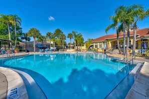 Pool - Spacious 7BR resort home w/ pool & spa (Kissimmee)