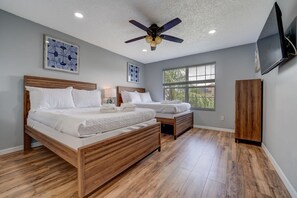7 bedrooms, desk, iron/ironing board, travel crib - Spacious 7BR resort home w/ pool & spa (Kissimmee)