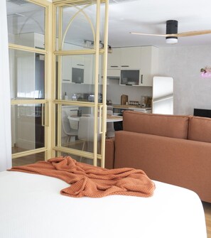 1 bedroom, iron/ironing board, internet, bed sheets