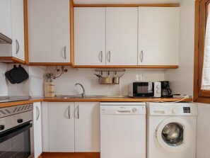 Kühlschrank, Mikrowelle, Ofen, Geschirrspüler