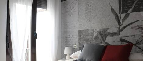 2 bedrooms, iron/ironing board, Internet, bed sheets