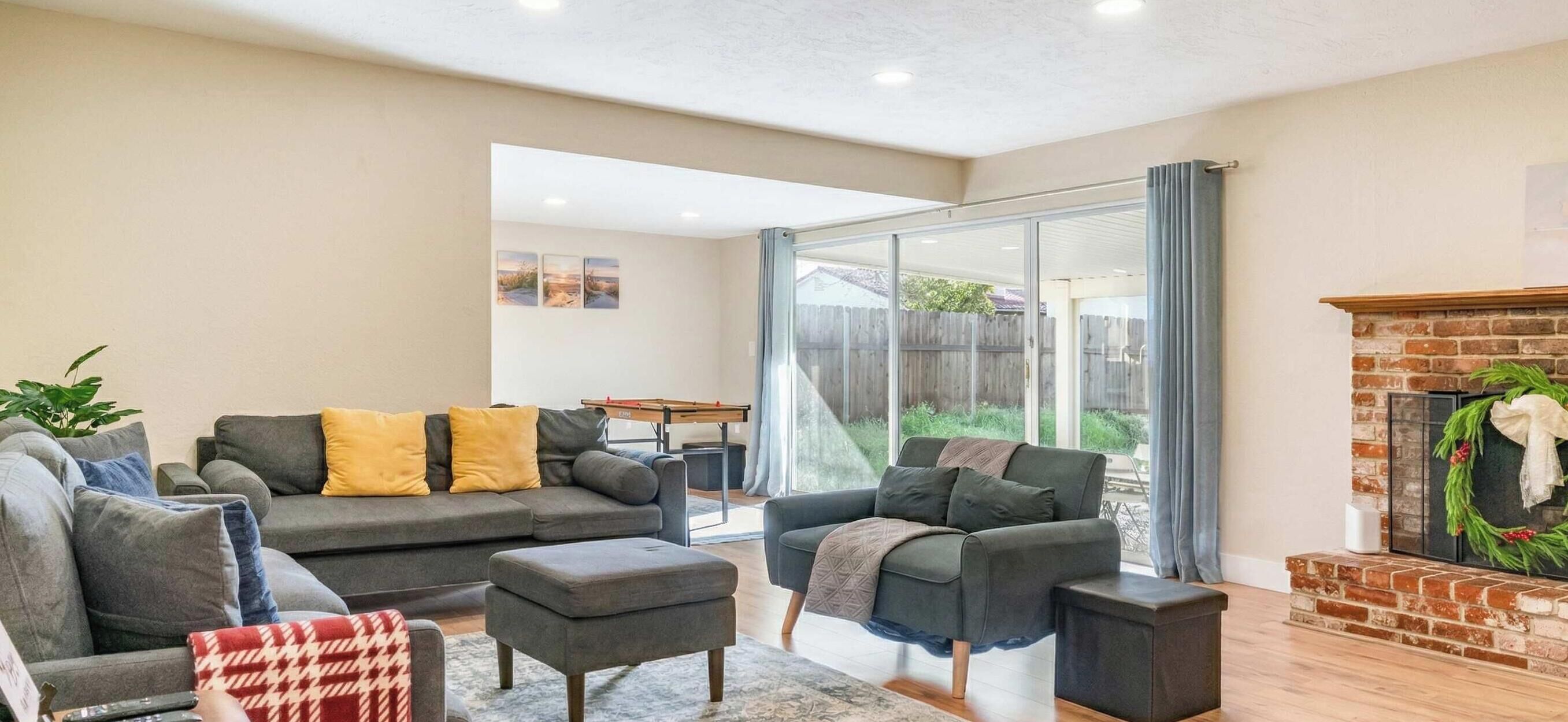 电视、壁炉、办公室