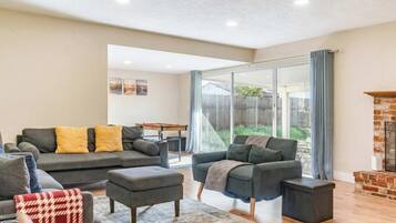 电视、壁炉、办公室