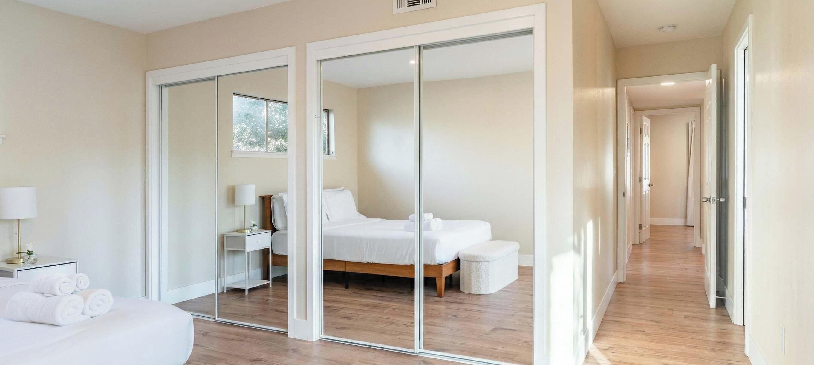 4 bedrooms, desk, iron/ironing board, bed sheets