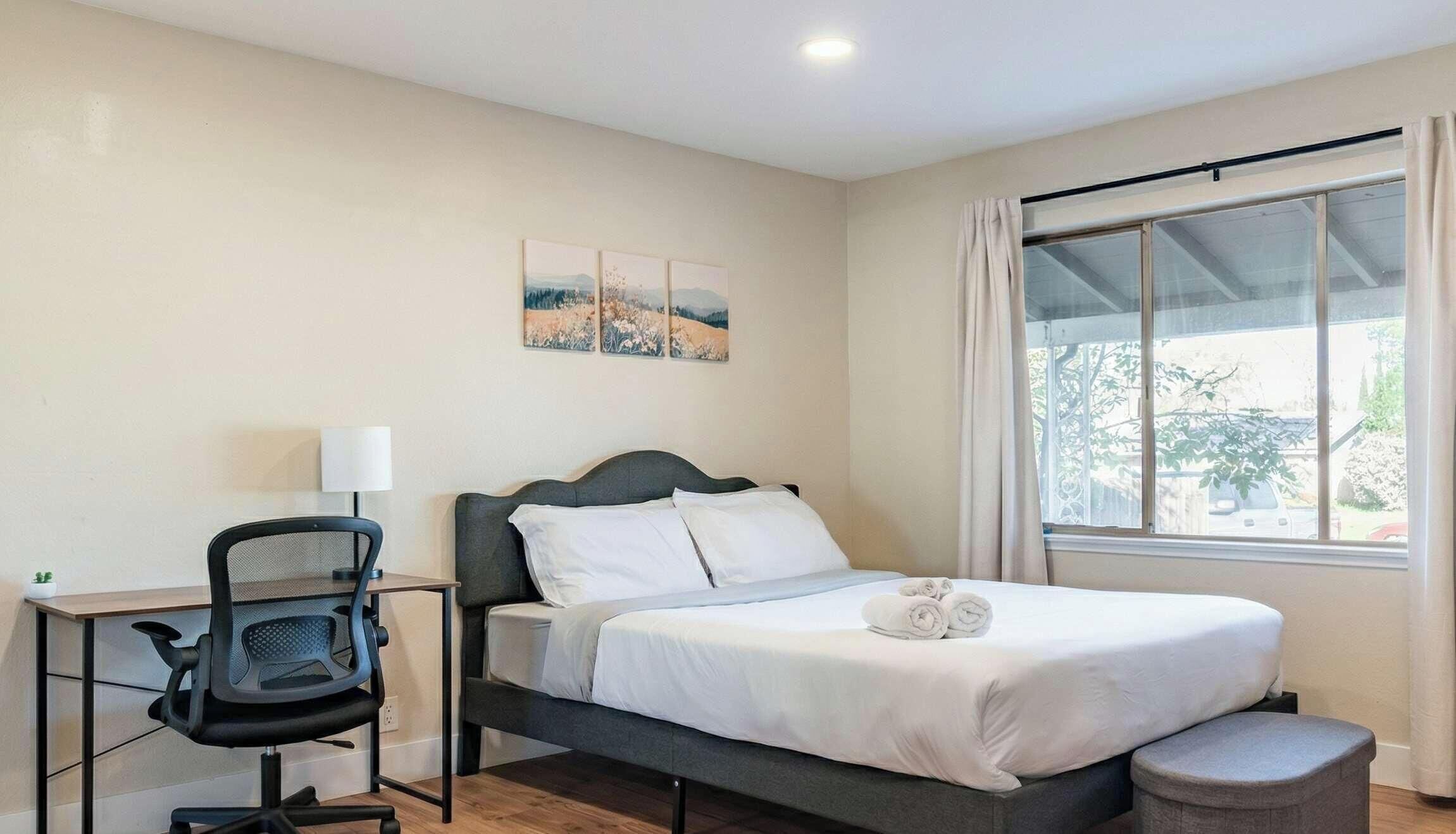 4 bedrooms, desk, iron/ironing board, bed sheets