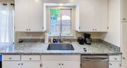 Pet & Family-Friendly, 4BR Grill & Chill