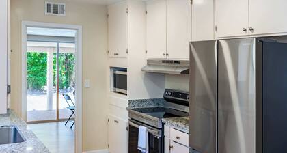 Family, Pet & Long Vacation Friendly, Fenced Yard