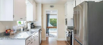 Family, Pet & Long Vacation Friendly, Fenced Yard