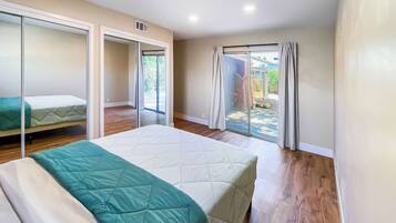 4 bedrooms, desk, iron/ironing board, bed sheets