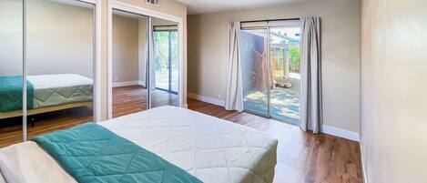 4 bedrooms, desk, iron/ironing board, bed sheets