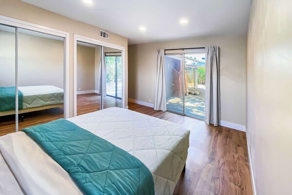 4 bedrooms, desk, iron/ironing board, bed sheets