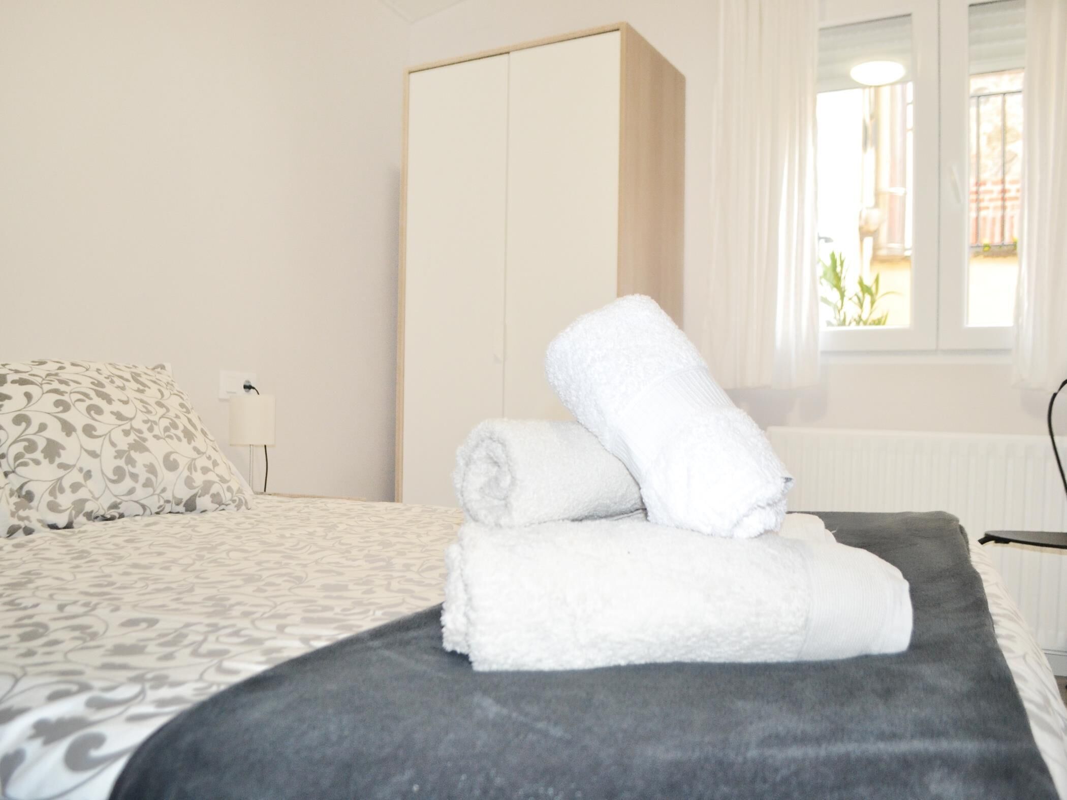 3 chambres, fer et planche à repasser, accès Internet, draps fournis