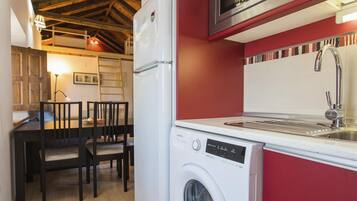 Fridge, microwave, oven, coffee/tea maker