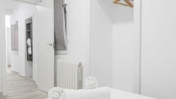 2 habitaciones, tabla de planchar con plancha y acceso a internet