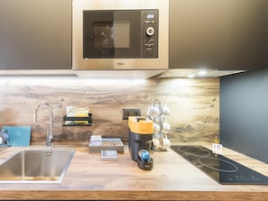 Kylskåp, mikrovågsugn, ugn och diskmaskin